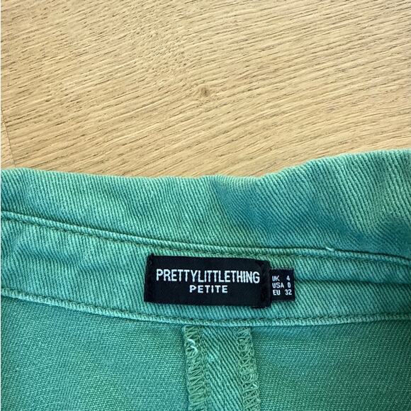 PrettyLittleThing - Cross Over Waist Jeans and Button Front Shirt in Green Denim - Picture 5 of 6